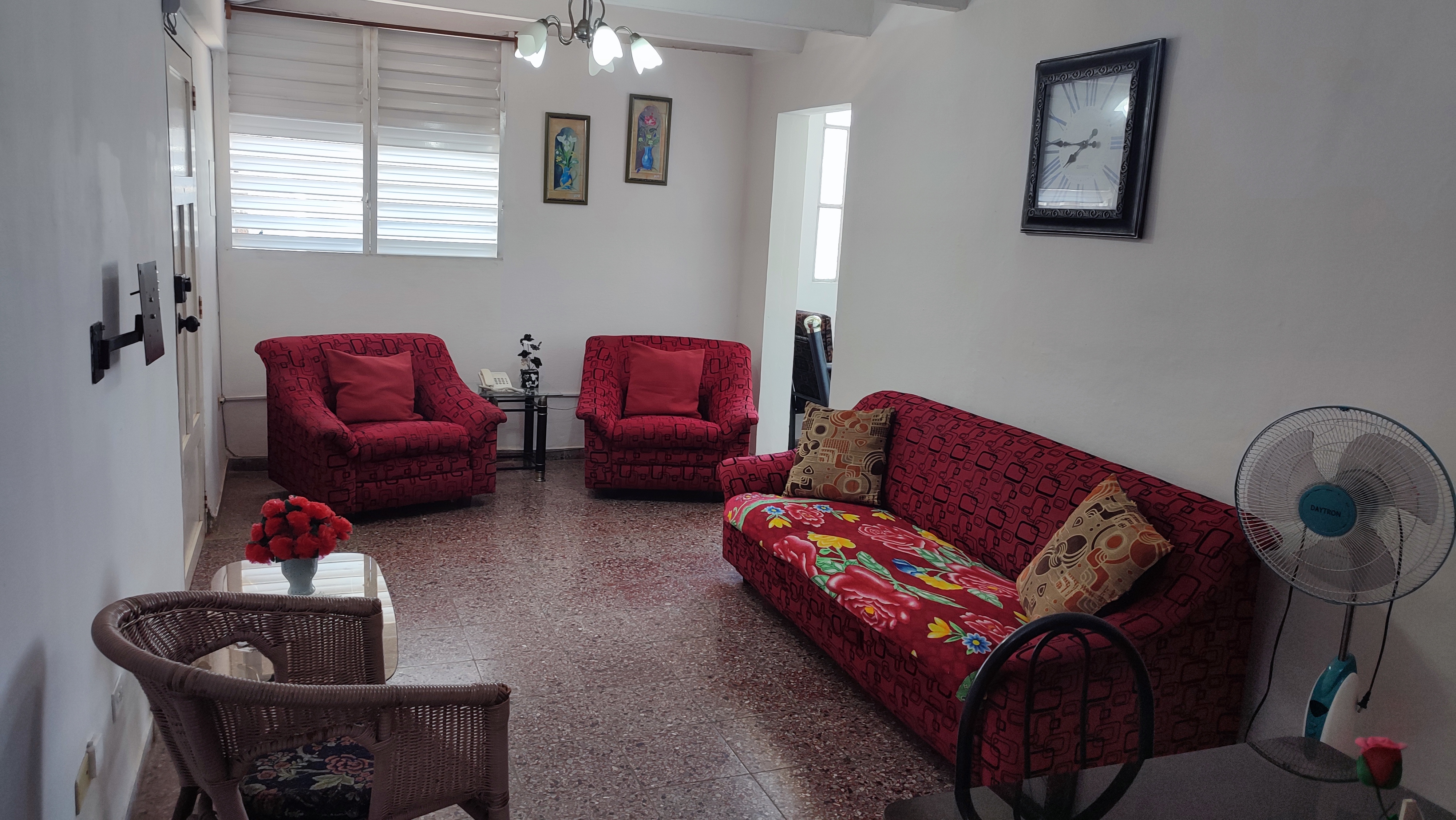 Apartamento en 4to piso, ideal para quienes buscan privacidad y tranquilidad.