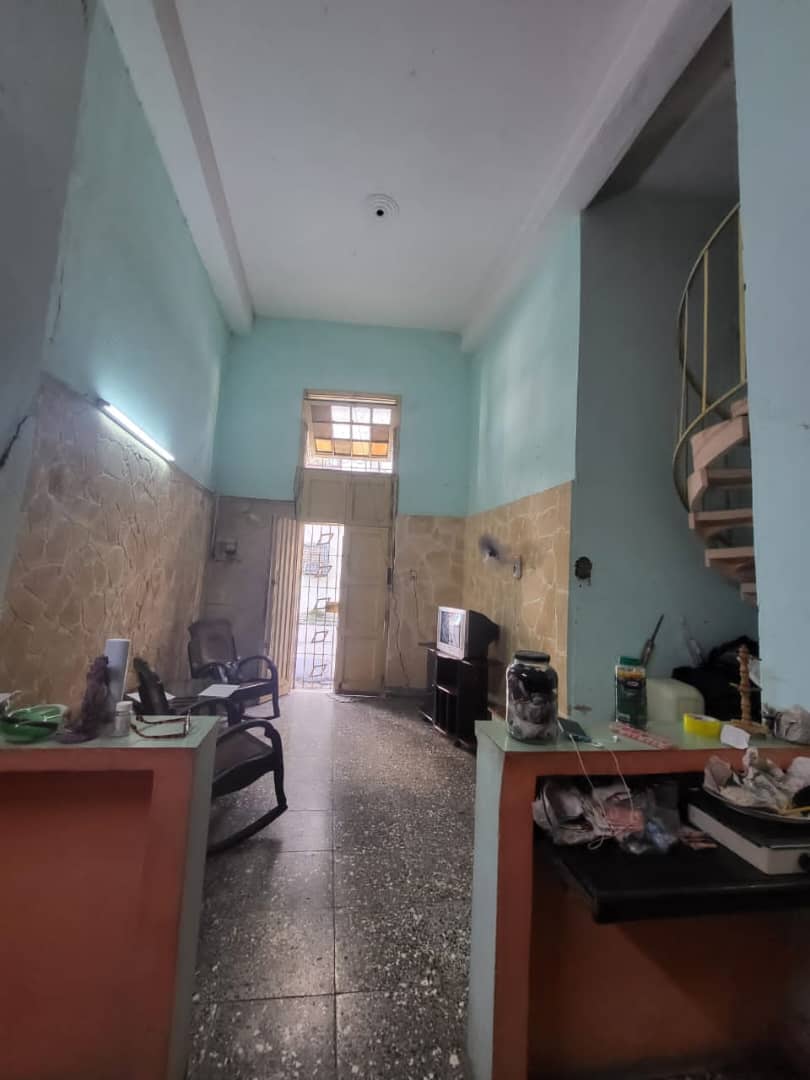 ¡Venta de Apartamento en Bajos - Centro Habana!