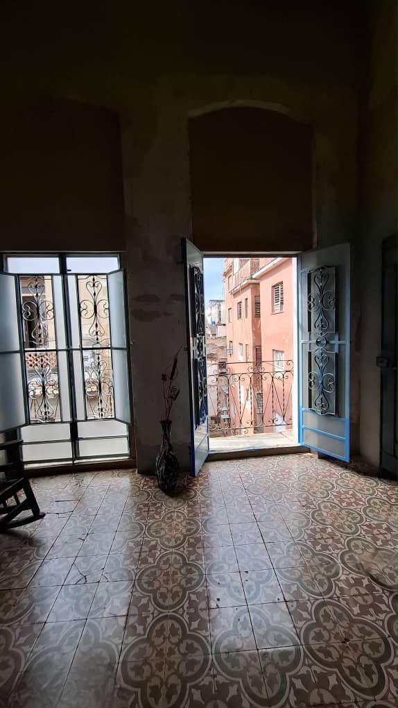 ¡CASA EN VENTA O PERMUTA EN LA HABANA VIEJA!