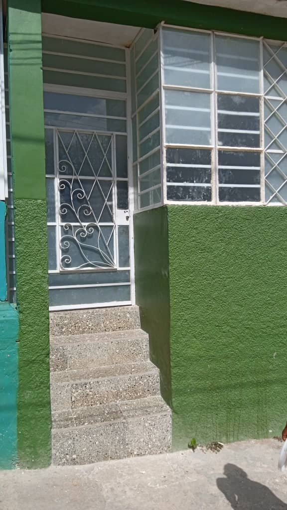 *¡CASA DE 3 NIVELES EN PLAYA!* *CLIMATIZADA, PLACA LIBRE Y GAS DE LA CALLE*