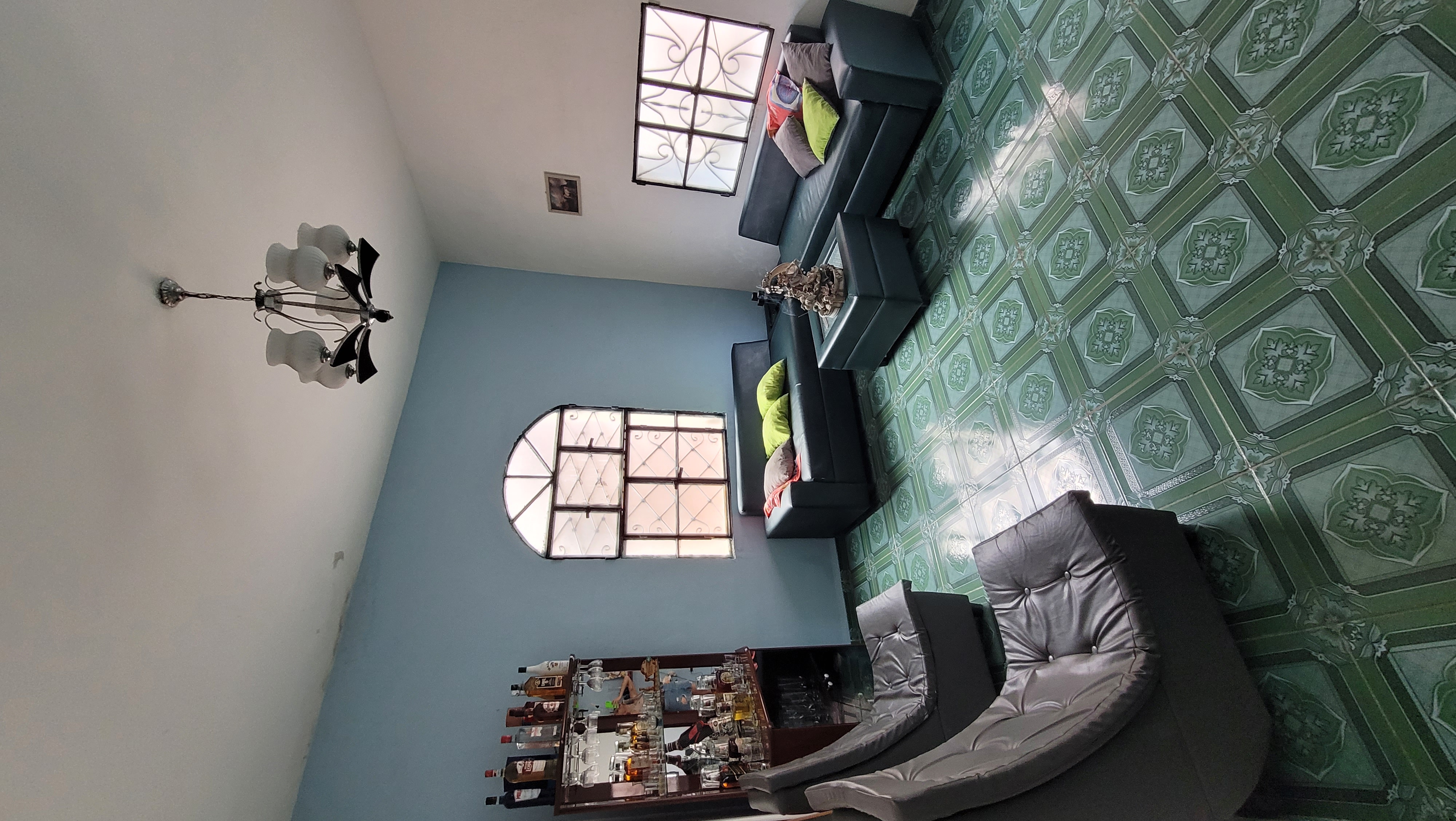 Se vende Casa ideal en Centro Habana es llegar y vivir en Okendo cuenta con: