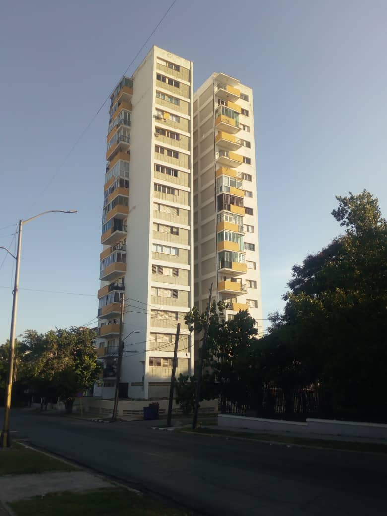 SE VENDE APARTAMENTO DE PROPIEDAD HORIZONTAL EN EL VEDADO