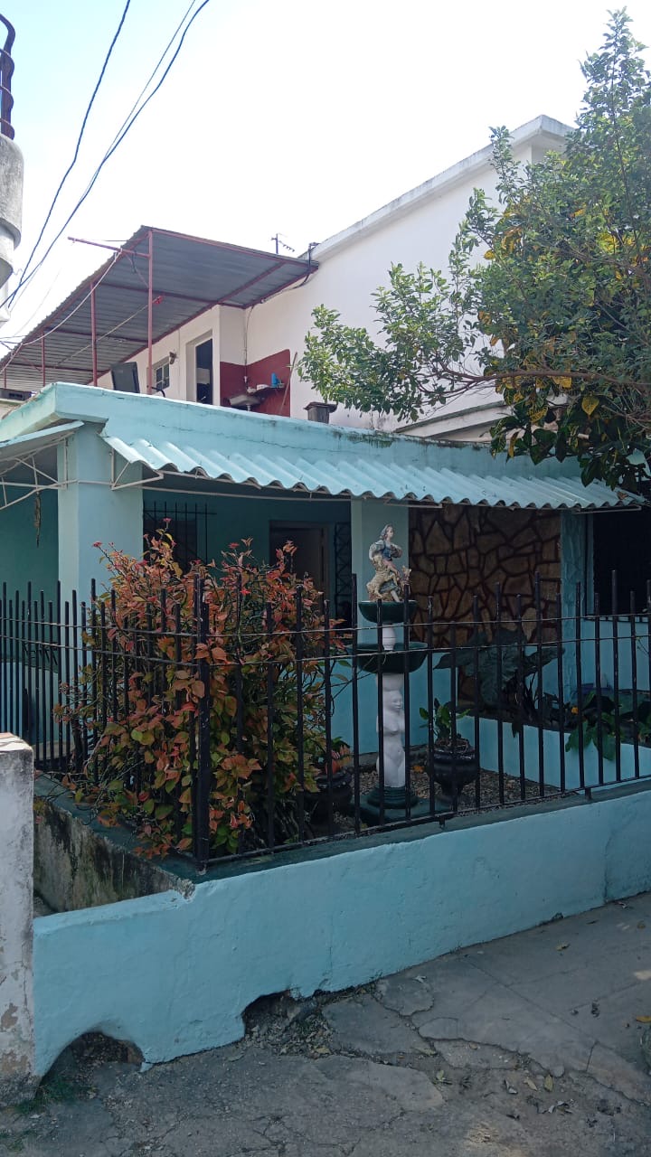 ¡EN VENTA CASA DE 2 PISOS EN MARIANAO!