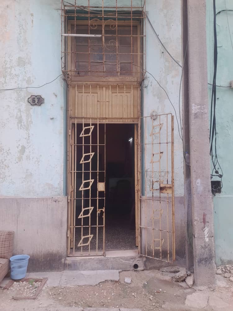 ¡CASA PUERTA CALLE EN CENTRO HABANA!