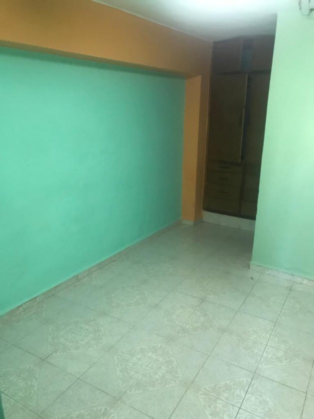 Se vende apartamento en Marianao, La Habana. Amplio inmueble con 3 habitaciones