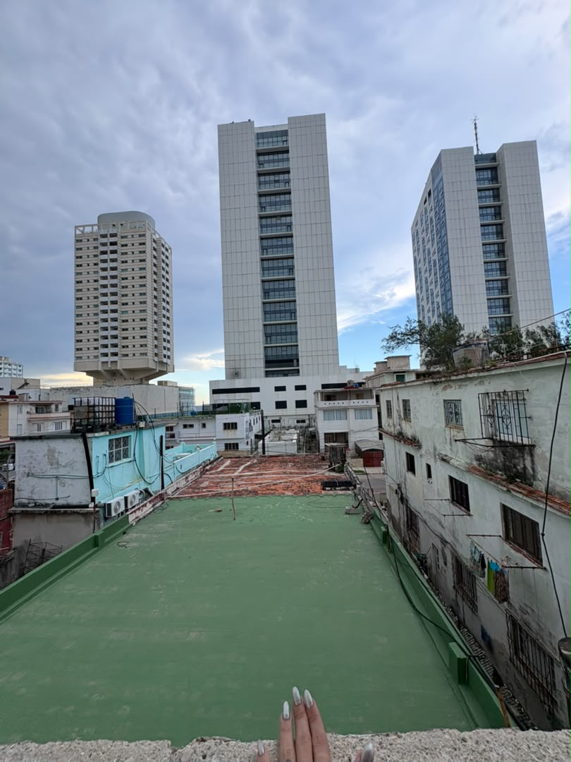 Casa en el VEDADO Construcción moderna de 4 PLANTAS