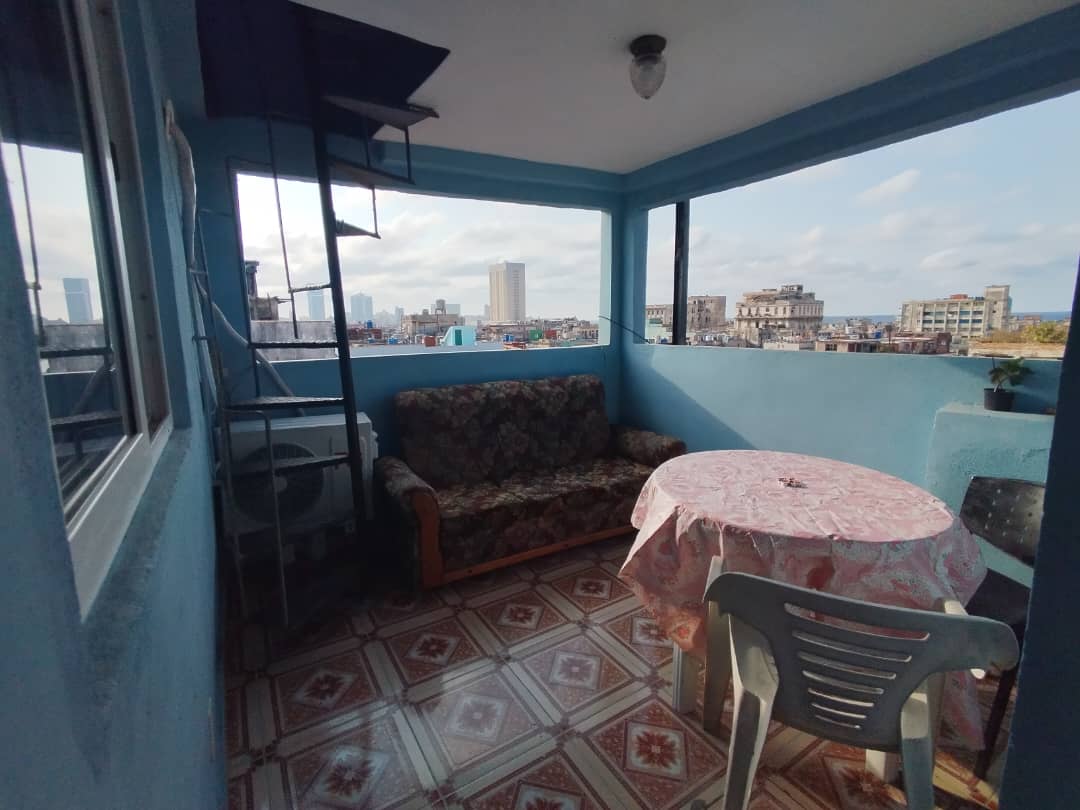 APARTAMENTO EN VENTA –Recién modelada y posibilidad de ampliar