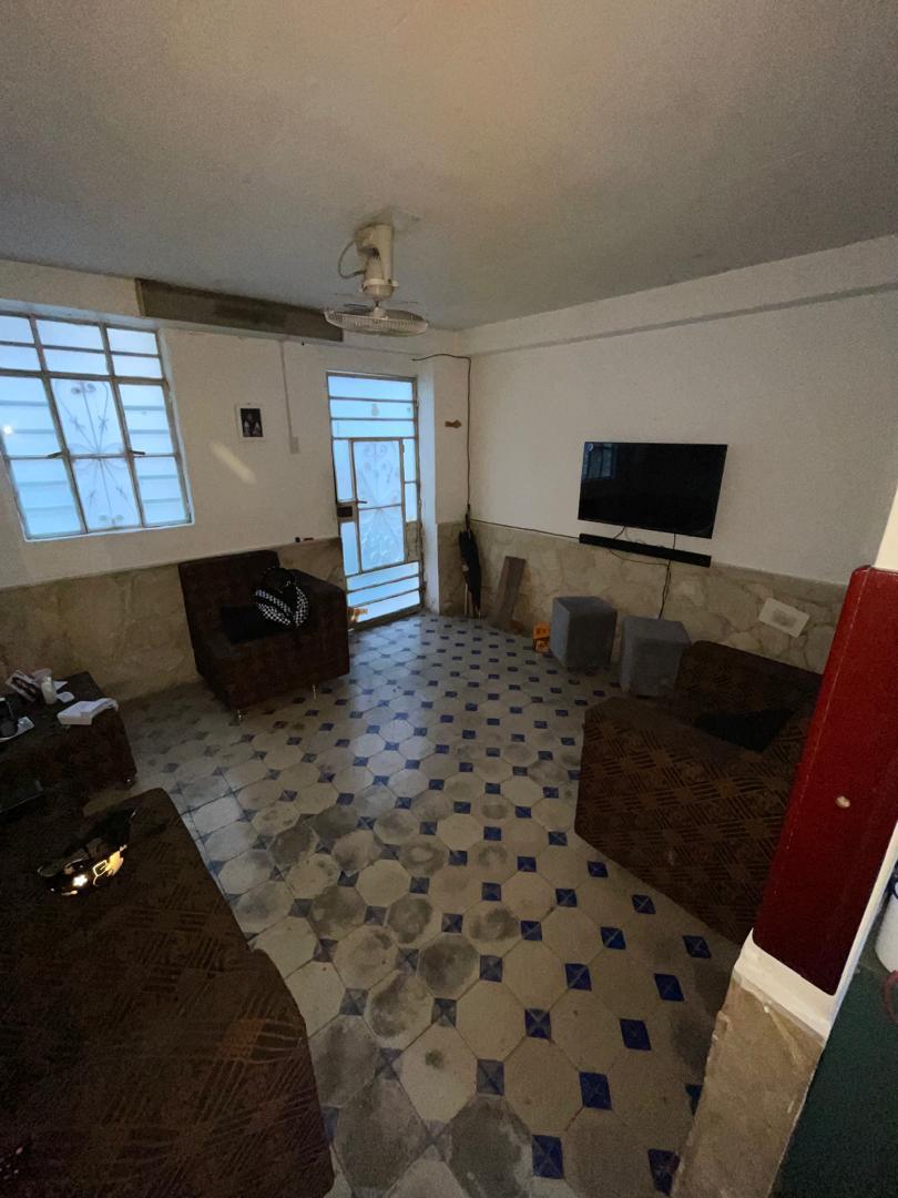 Apartamento interior independiente (ubicado en un pasaje) de 2 plantas.*