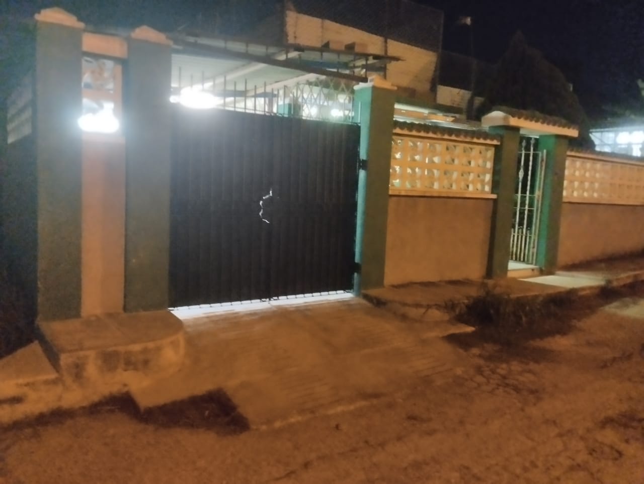 PRIVACIDAD ABSOLUTA Y PISCINA EN LOS PINOS