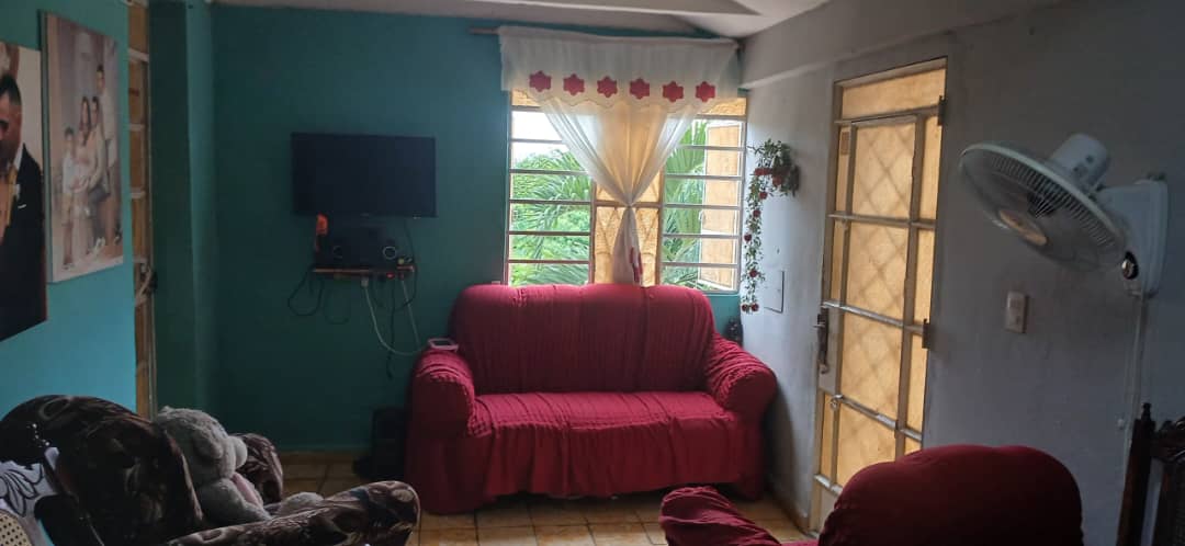 APARTAMENTO 2DO PISO CON TODO DENTRO GARAJE AMPLIO