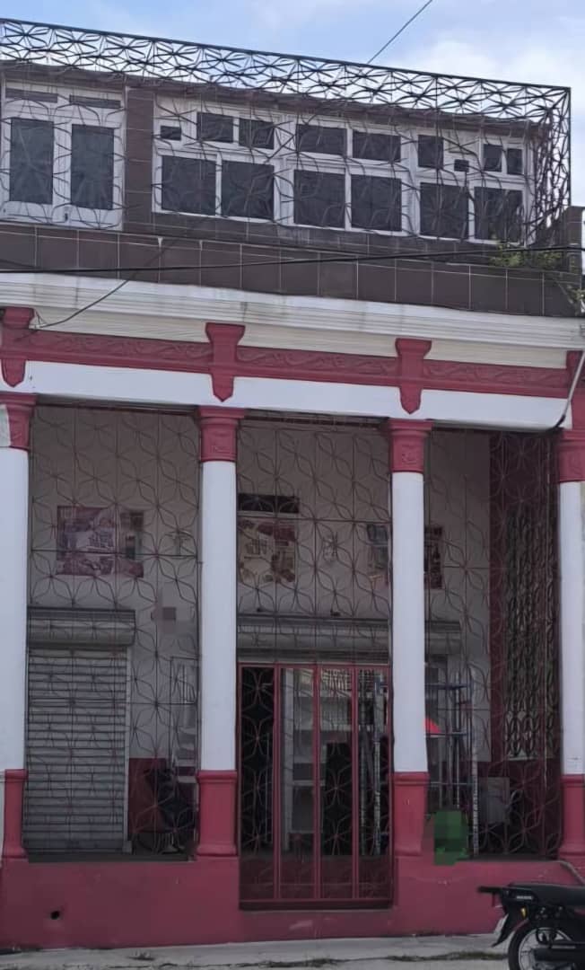 *OPORTUNIDAD ÚNICA: HOGAR + NEGOCIO EN UN SOLO INMUEBLE | CALZADA 10 DE OCTUBRE*