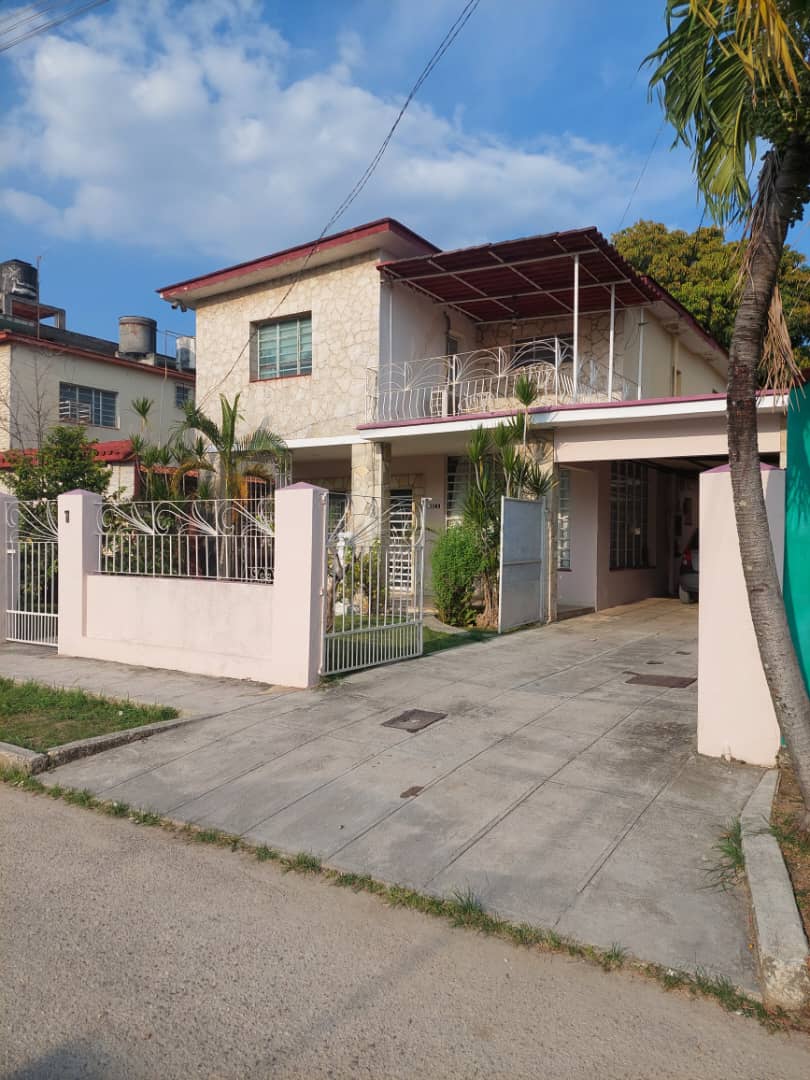 Casa Familiar en Residencial Almendares Boyeros.