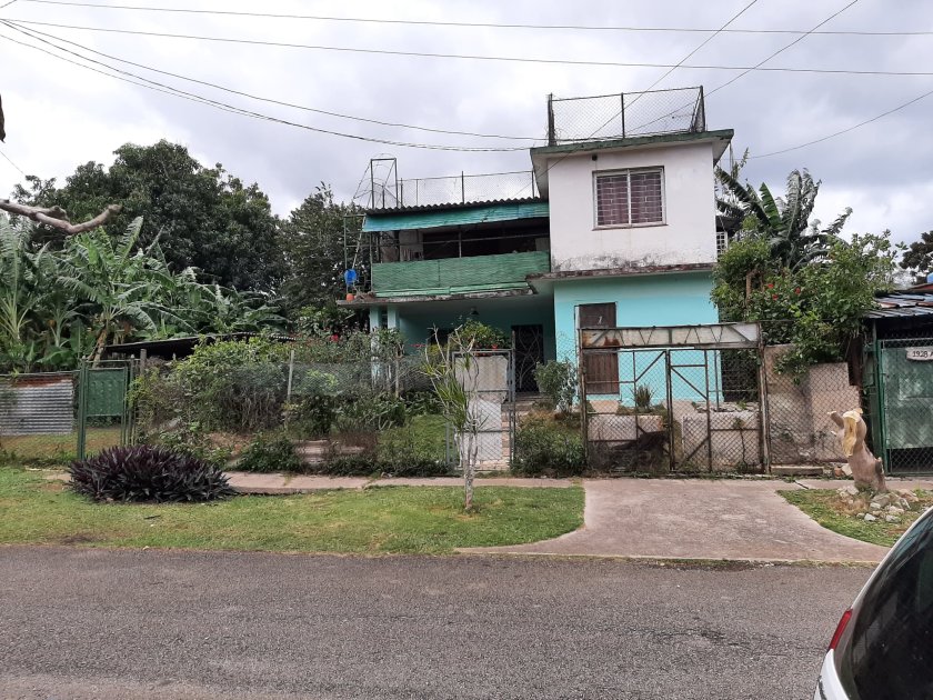 Se vende casa independiente de 3 habitaciones y 2 baños en Playa, La Habana.