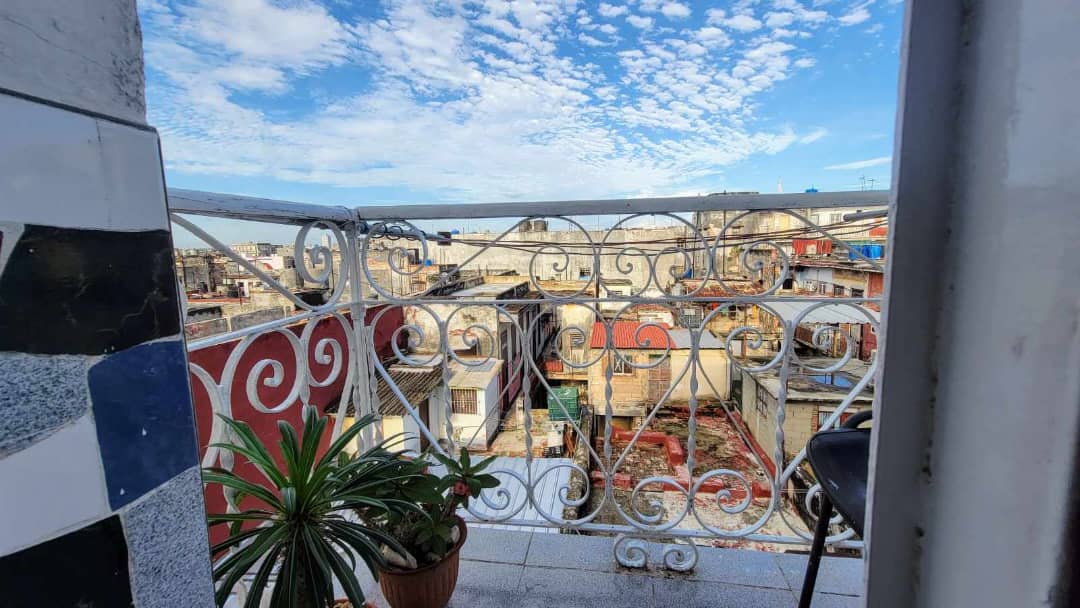 ¡Se Vende Apartamento en Centro Habana: Llegar y Vivir!