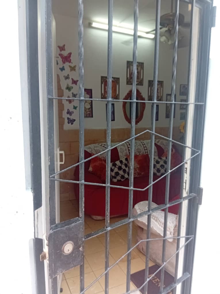 Vendo mi casa con dirección en calle 74/ avenida 41 y 43, no hay que hacer