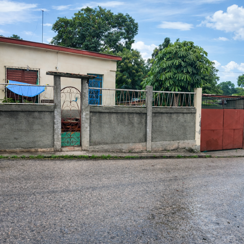 Casa independiente en venta en Guanabacoa, La Habana. 2 habitaciones, 1 baño.