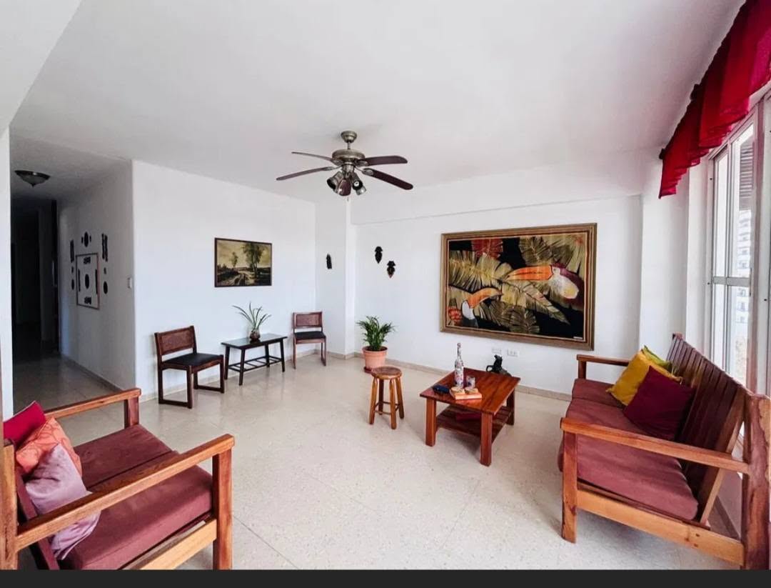Se vende propiedad en el Vedado con vistas al mar