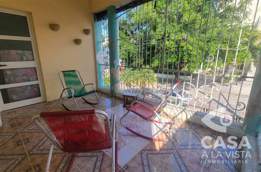 OPORTUNIDAD EN PLAYA: Enorme Biplanta de 4 Cuartos