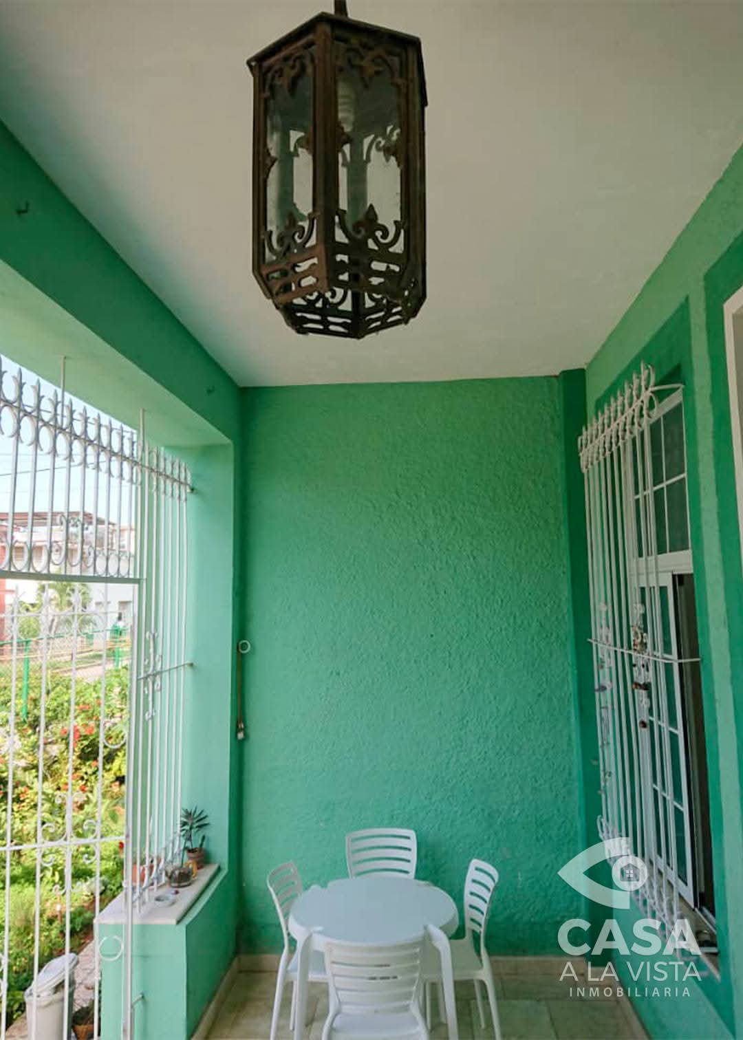 ¡EL HOGAR QUE BUSCABAS! Espaciosa Biplanta en Bajos ubicada en zona