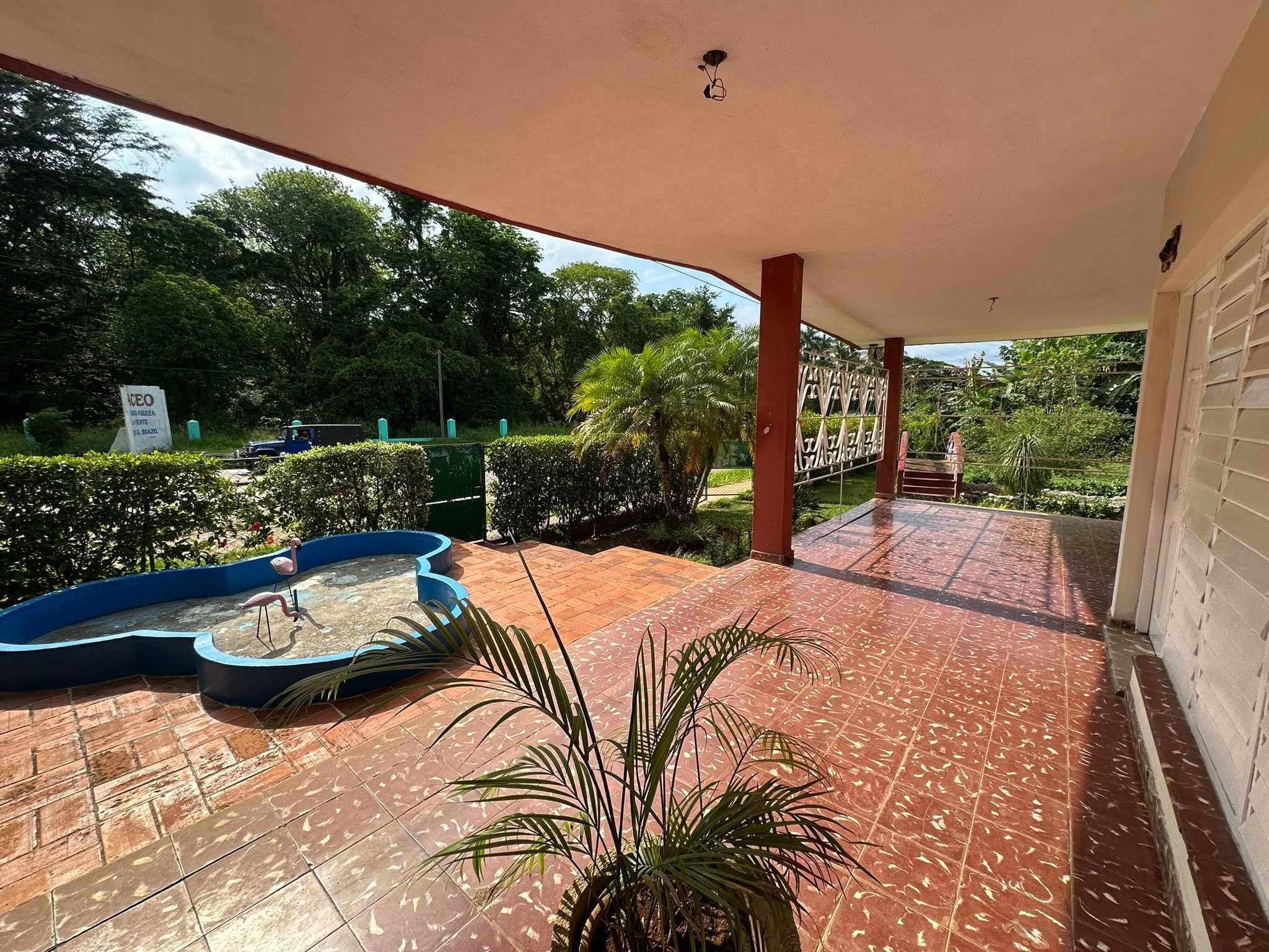 Se vende amplia propiedad con alto potencial comercial *r