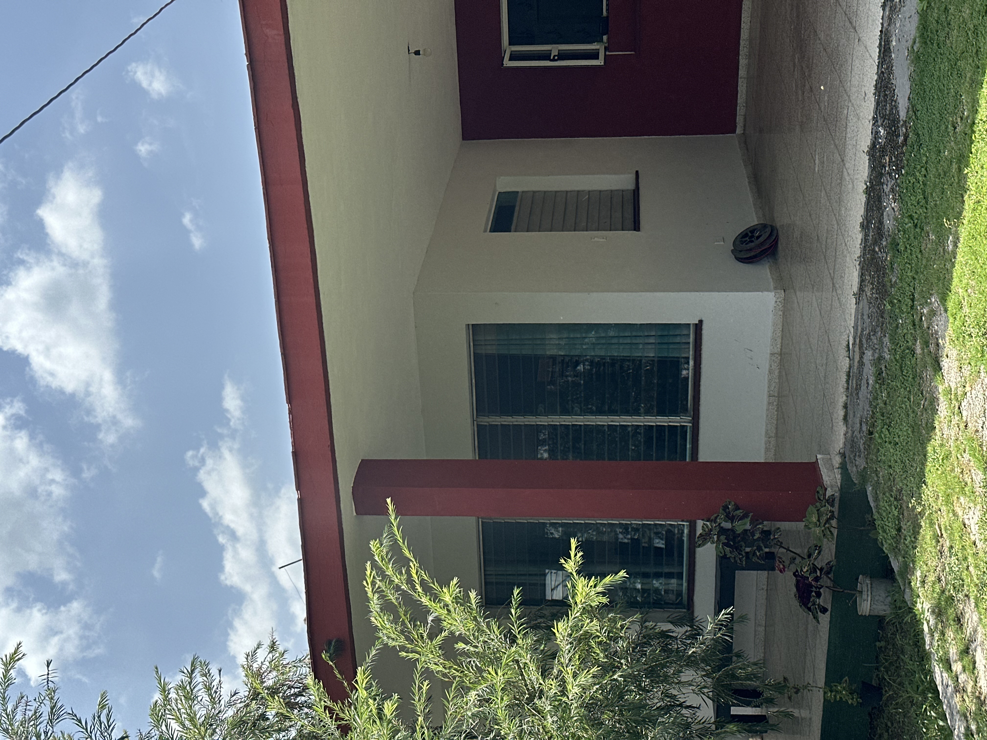 SE VENDE CASA INDEPENDIENTE EN RÍO CRISTAL, REPARTO MARÍA DEL CARMEN- NO SE VA