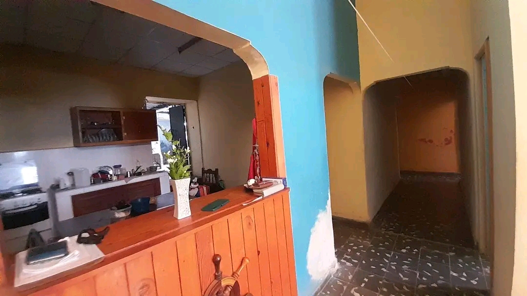 CL_10 Casa súper amplia en el Parque de Guanabacoa. Se deja con todo, aunque si