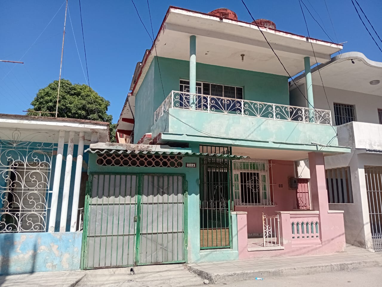 CL_11 Casa céntrica y súper amplia en 2da planta en Guanabacoa, con garaje
