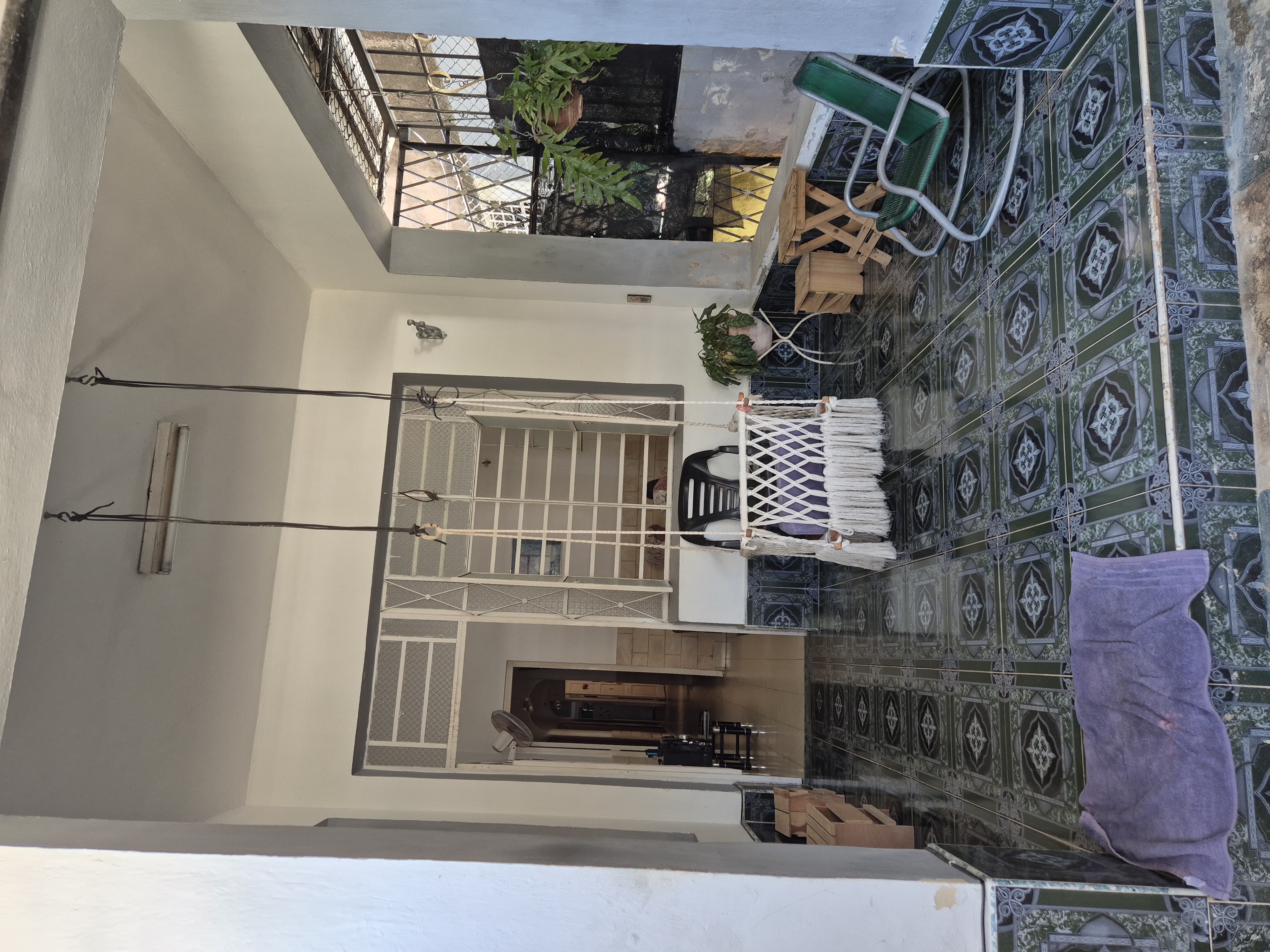 Se vende casa en bajos de una biplanta (placa ocupada)ubicada en Santo Suárez