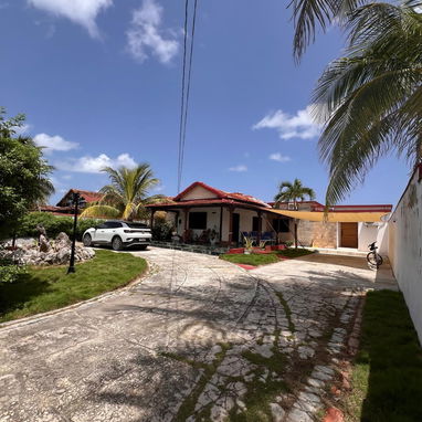 Espectacular casa en alquiler en zona alta de Playa
