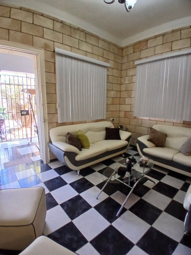 Casa independiente biplanta en venta en Buenavista, Playa