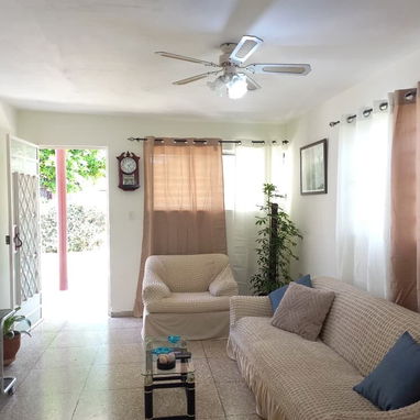 Renta lineal - casa en Residencial Atabey, Playa, La Habana