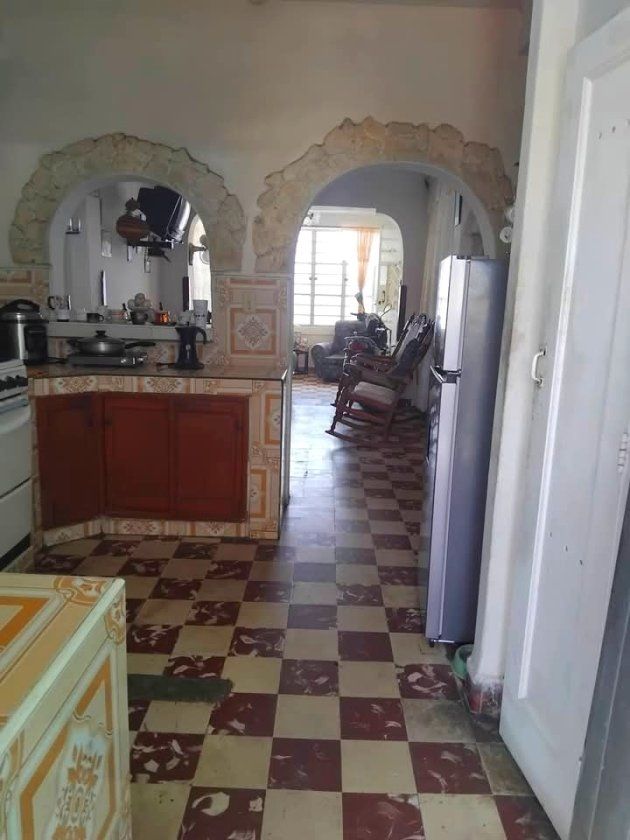 Casa independiente de 2 habitaciones en venta en Versalles, La Lisa, La Habana