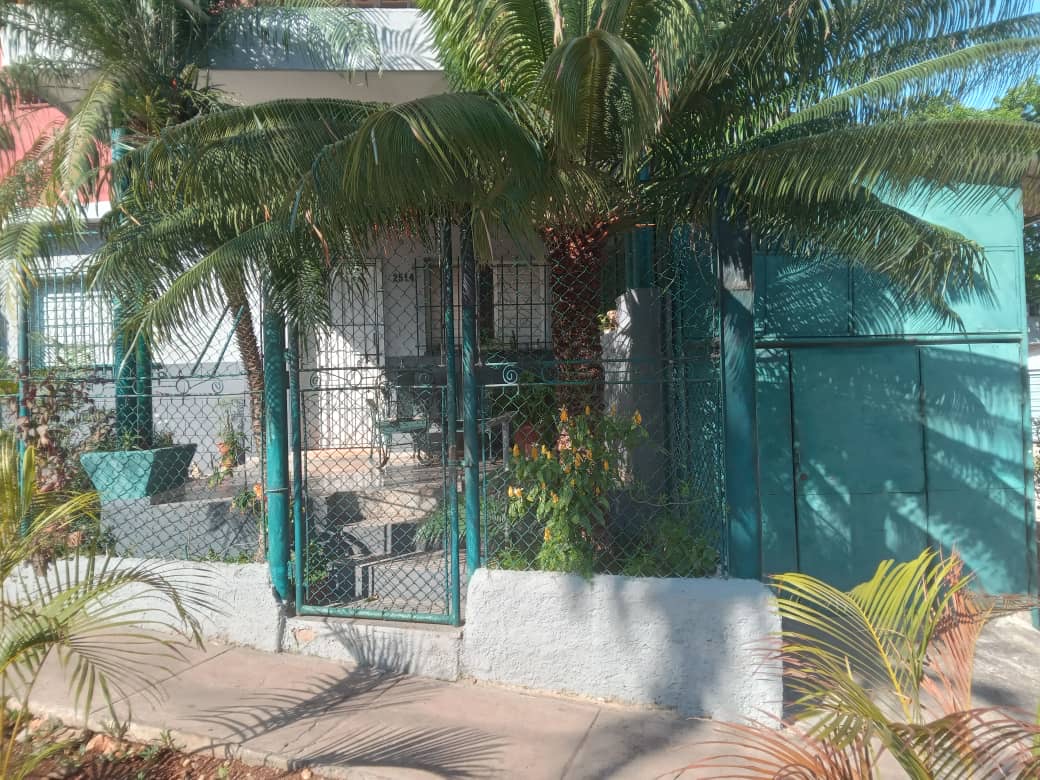 OPORTUNIDAD DE INMUEBLE CERCA DE AVENiDA 25, Playa- Marianao
