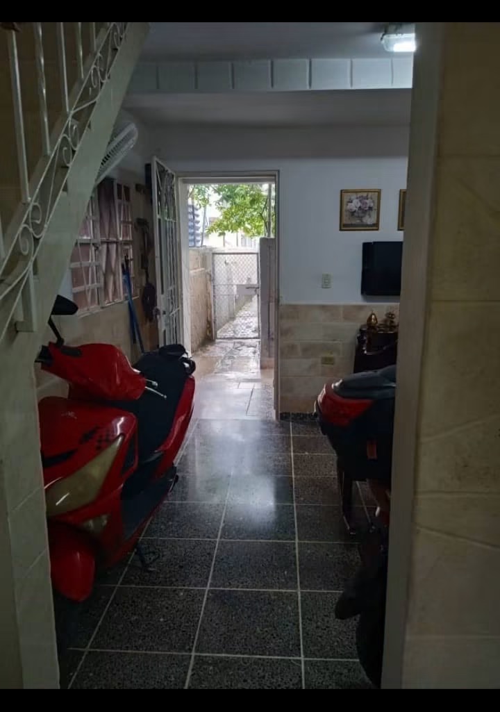 Casa en la lisa cerca de la avenida 51 y Hospital Frank País. Dos cuartos en