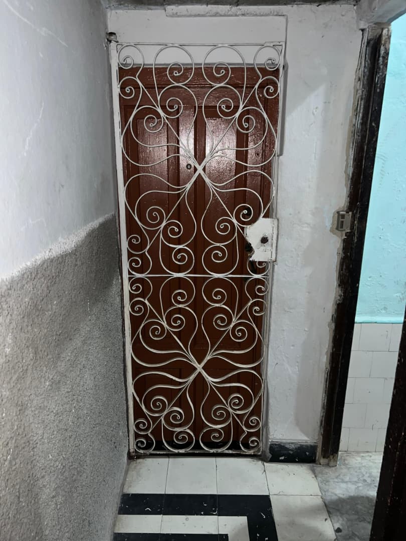 Apartamento en 2do piso (edificio de dos plantas)