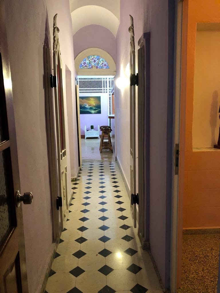 Se vende casa cerca del coopelia del vedado en 35000 que consta de Sala cocina