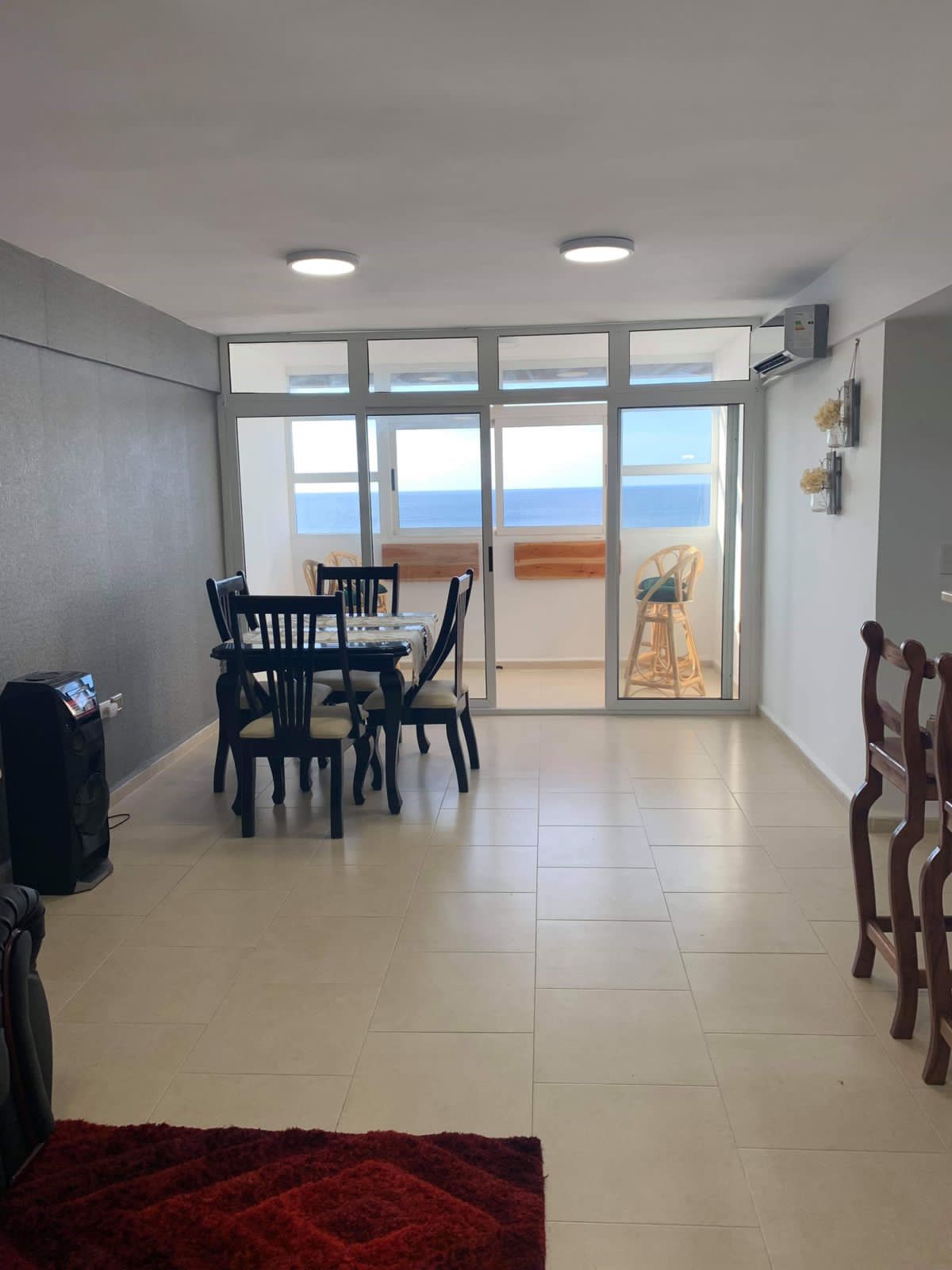Apartamento de lujo en el Vedado. Vista al mar. 8vo piso con elevador.