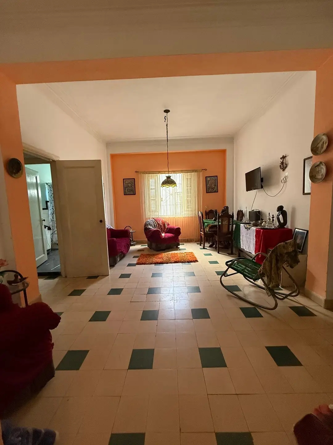 Apartamento en 1er piso alto. 2/4. Garaje. Paseo y 23