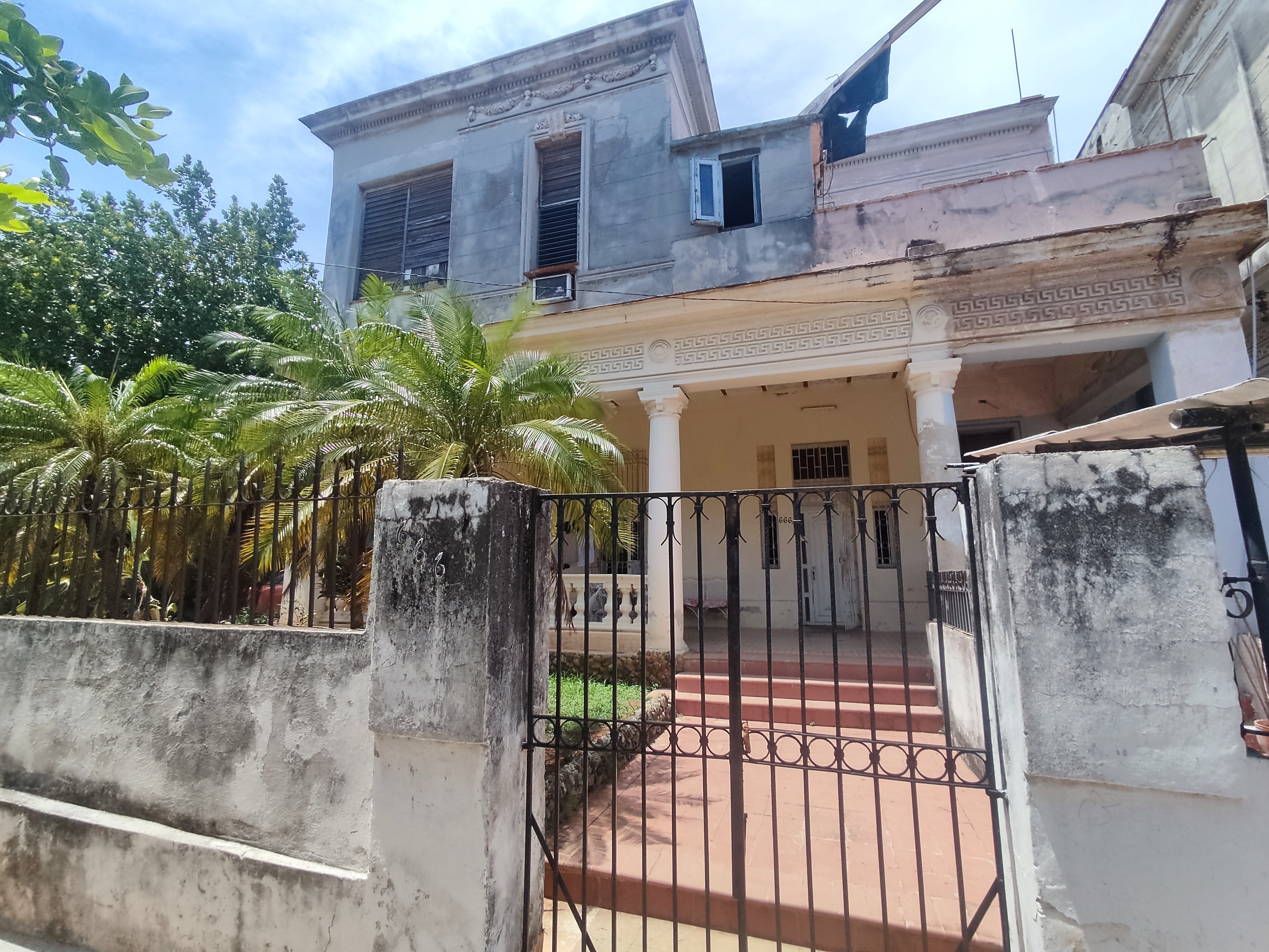 Casa en bajos de biplanta en el Vedado. 53897437