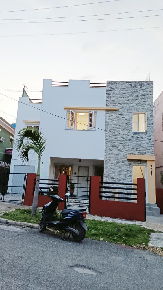 Casa biplanta la casa de arriba. Ubicada en Kholy. Todo nuevo, remodelado. Se