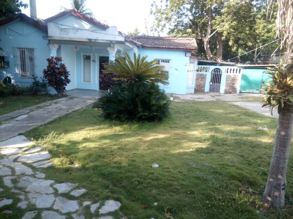 ¡Se Vende Amplia Casa en Arroyo Naranjo – Reparto Ponce!
