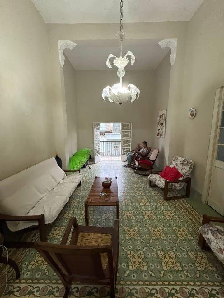 Se vende! Casa grande, ubicada en el Cerro Tiene sala, comedor, 4 CUARTOS , 2