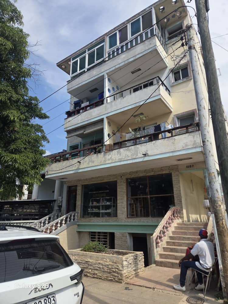 ¡SE VENDE APARTAMENTO EN EL CORAZÓN DEL VEDADO!