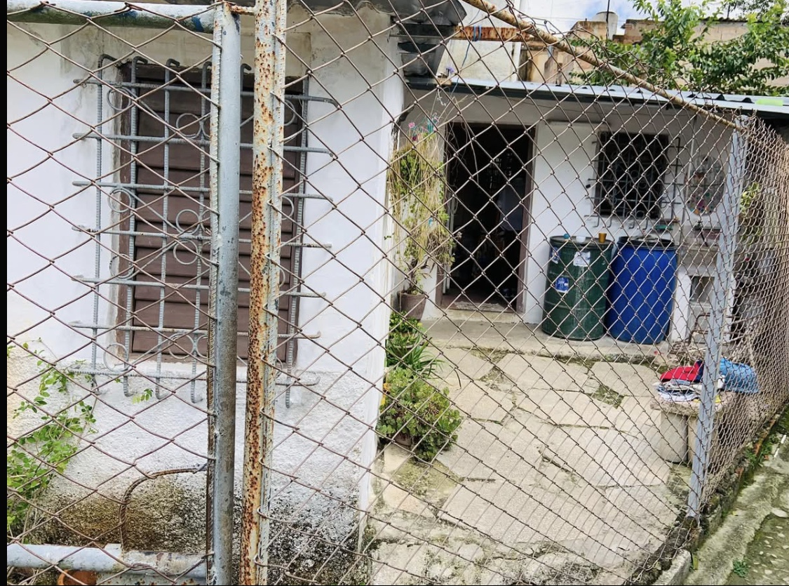 La casa consta de 2 cuartos independientes en Arroyo Naranjo Callejas buen